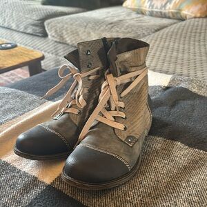 Women’s Rieker combat boots. In perfect condition